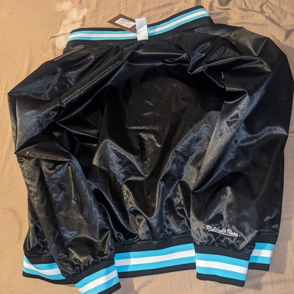 COPY - Authentic Reversible Vancouver Grizzlies Mitchell and Ness NBA Basketbal… - Picture 11 of 12